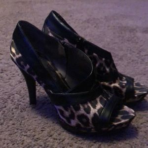 Carlos leopard print heels